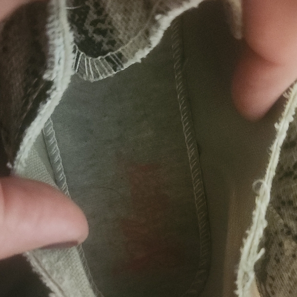 Jellypop Snakeskin Pattern Sneakers - Picture 4 of 4